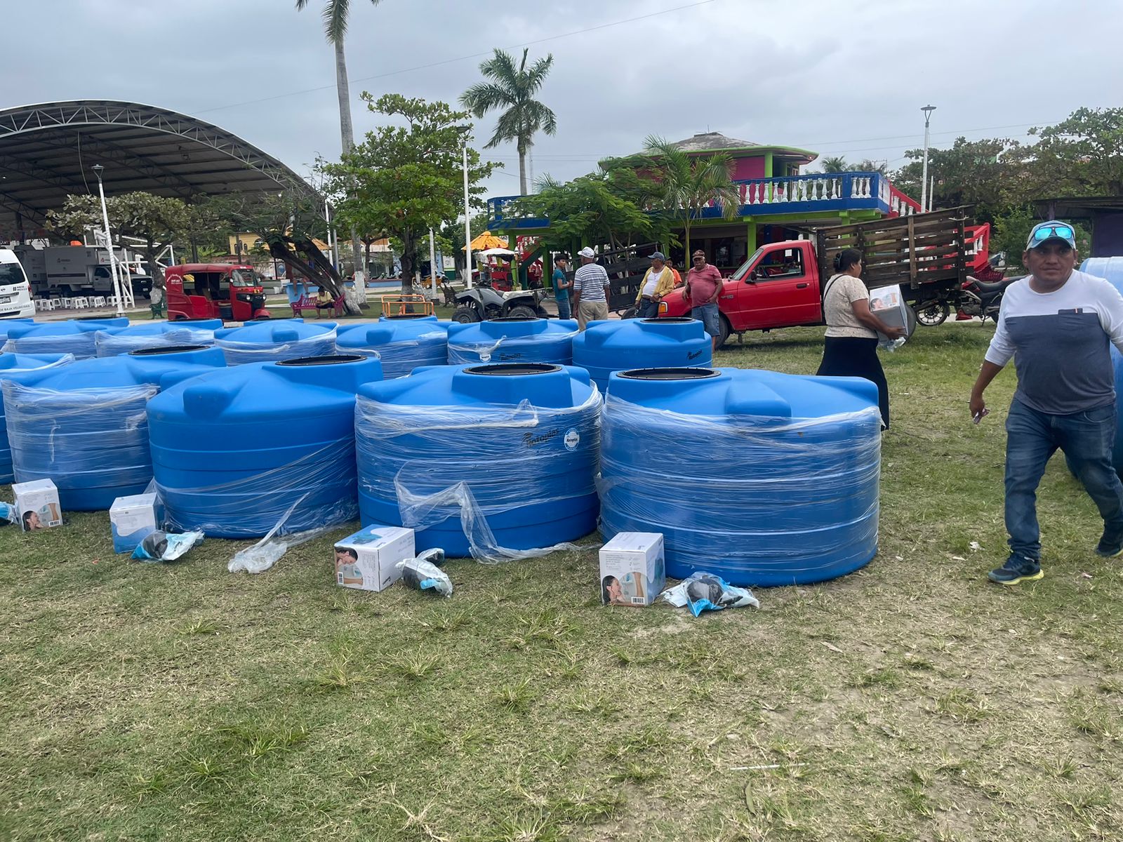BIENESTAR ENTREGA EQUIPAMIENTO DE CISTERNAS A FAMILIAS DE CARMEN
