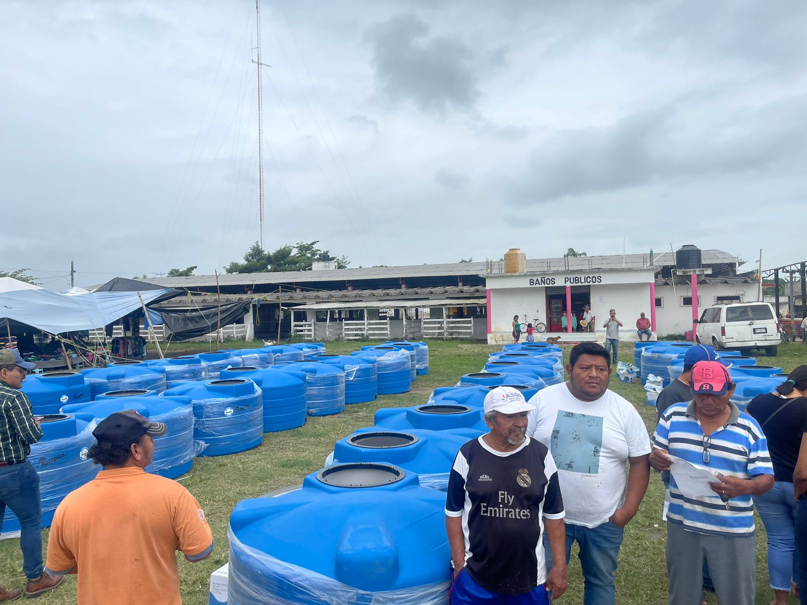 BIENESTAR ENTREGA EQUIPAMIENTO DE CISTERNAS A FAMILIAS DE CARMEN