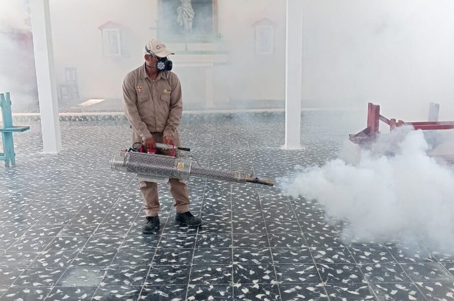 PROTEGEN SALUD DE PALICEÑOS CON LABORES DE CONTROL DEL MOSQUITOS EN PANTEONES
