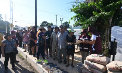 APCEC ENTREGA PINTURA Y CAL A HABITANTES DE POMUCH