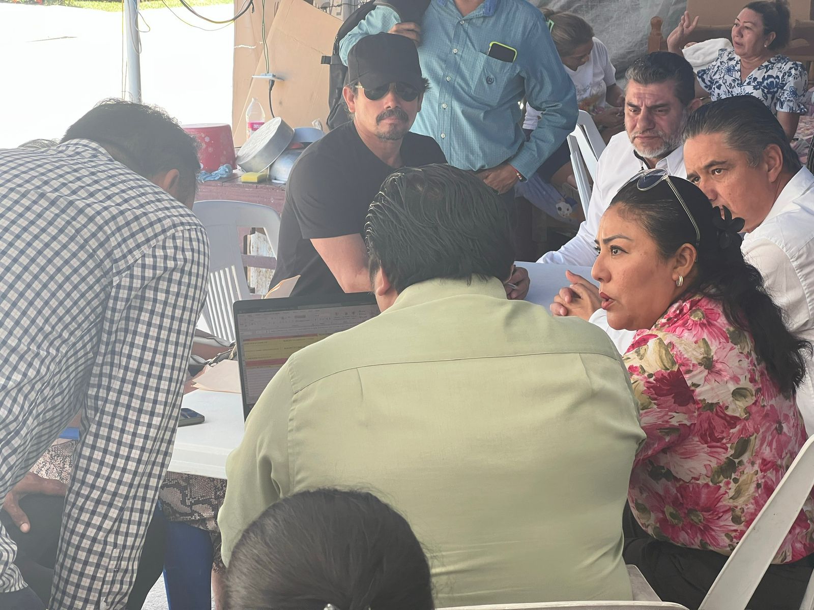 GOBIERNO DEL ESTADO MANTIENE ATENCIÓN A EXTRABAJADORES DEL AYUNTAMIENTO