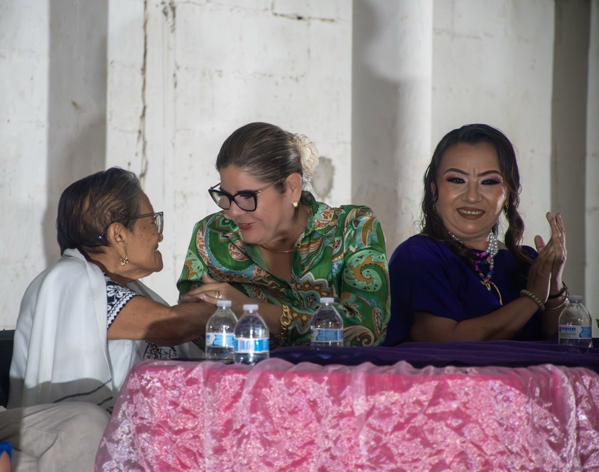 TIEMPO DE MUJERES: SEGOB RECONOCE A PROMOTORA DE LA EDUCACIÓN EN HECELCHAKÁN EN EL MARCO DEL 8M
