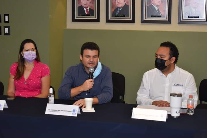 Reunión De Trabajo Entre Titular De La Sedeco, Fernando Gamboa Rosas, El Consejo Coordinador Empresarial Y El Presidente Del Fideicomiso De 2% Sobre Nómina, Ricardo Luis Gómez