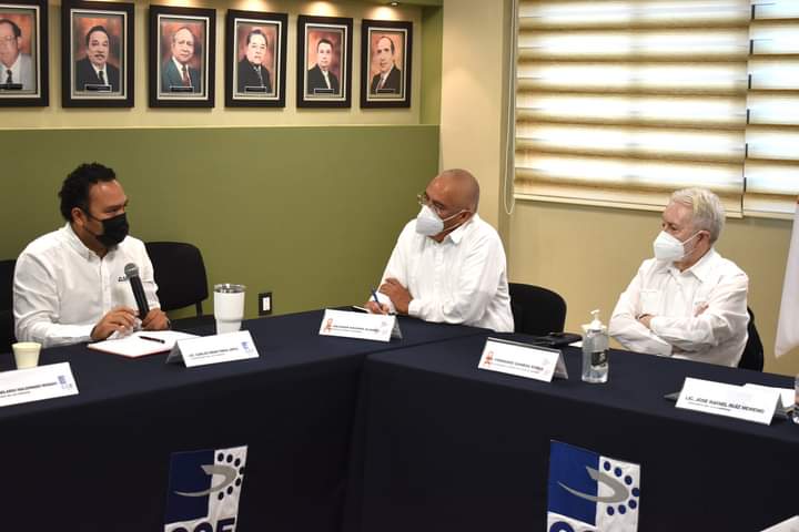 Reunión De Trabajo Entre Titular De La Sedeco, Fernando Gamboa Rosas, El Consejo Coordinador Empresarial Y El Presidente Del Fideicomiso De 2% Sobre Nómina, Ricardo Luis Gómez