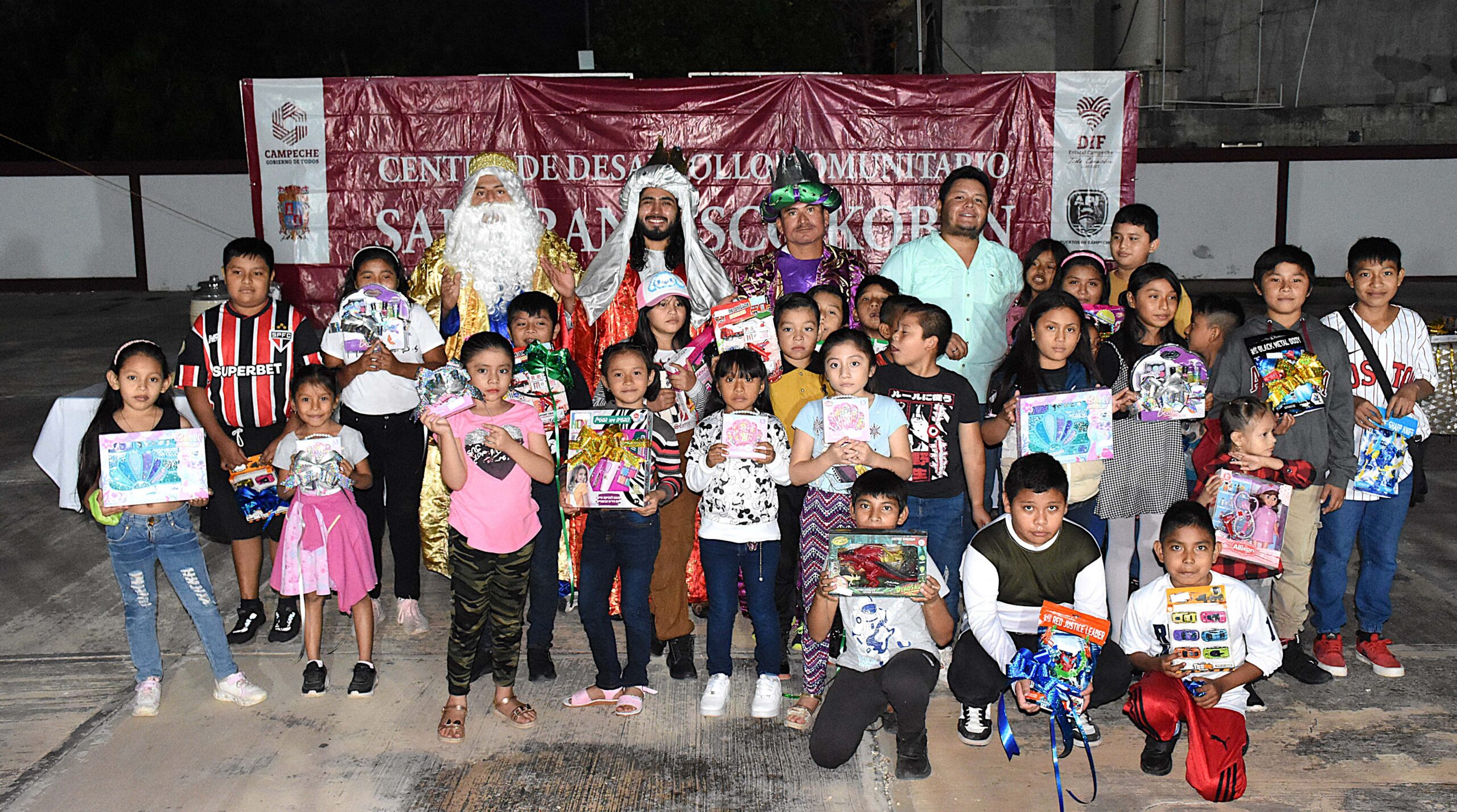FESTEJAN DÍA DE REYES A LOS NIÑOS DEL CDC SAN FRANCISCO KOBÉN