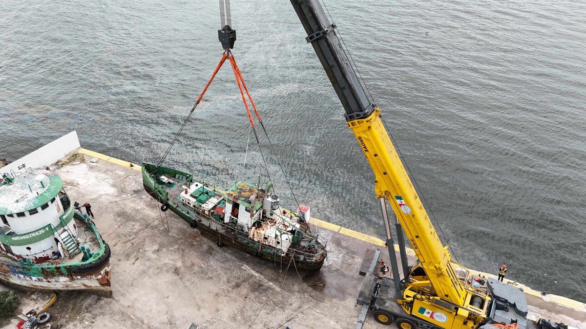 APICAM RETIRA DOS EMBARCACIONES DEL PUERTO DE LERMA