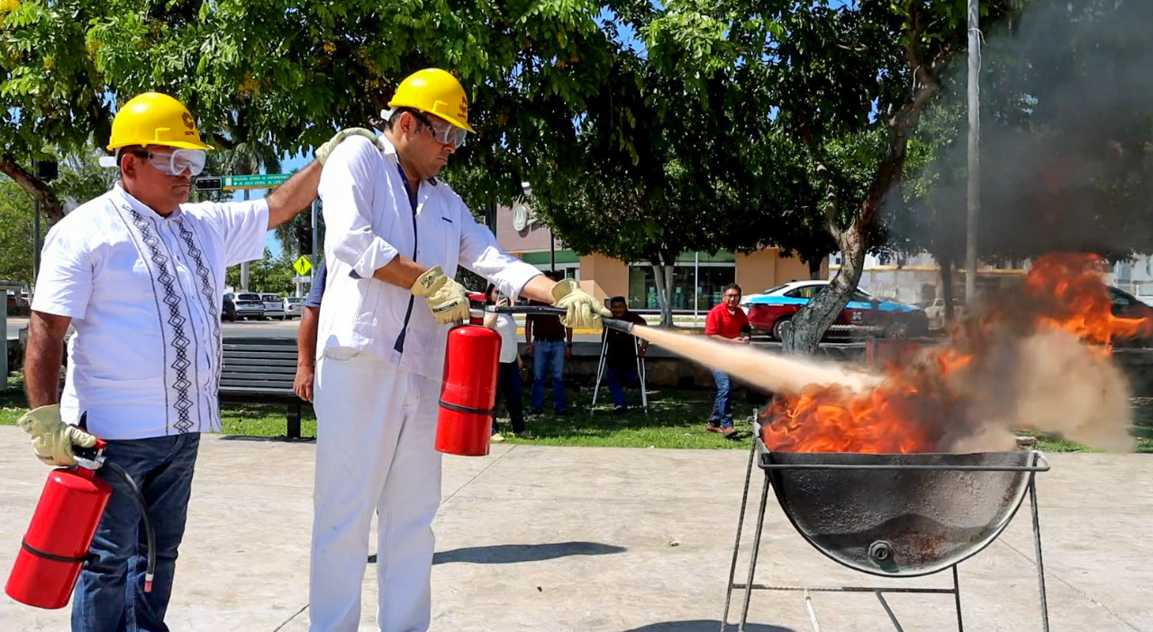 INCLUSIÓN PREPARÁNDOSE PARA ACTUAR: CAPACITACIÓN DEL COMITÉ DE PROTECCIÓN CIVIL EN MANEJO DE EXTINTORES