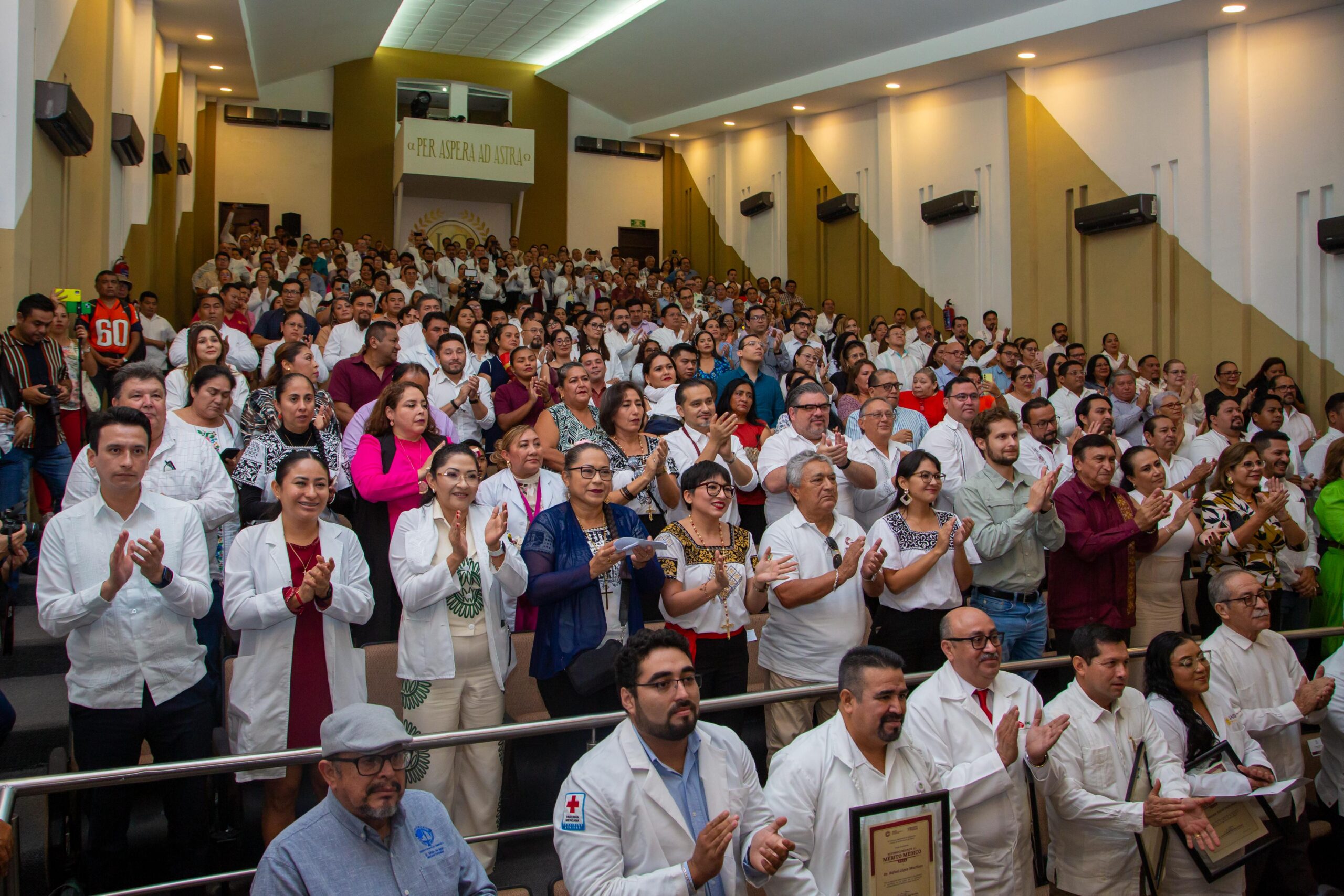 Sector salud avanza con labor conjunta de autoridades y personal médico