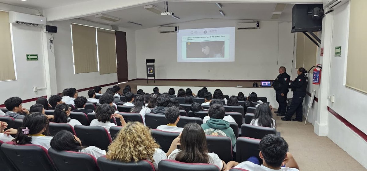 SPSC IMPARTE CONFERENCIA EN PREPARATORIA DEL IC