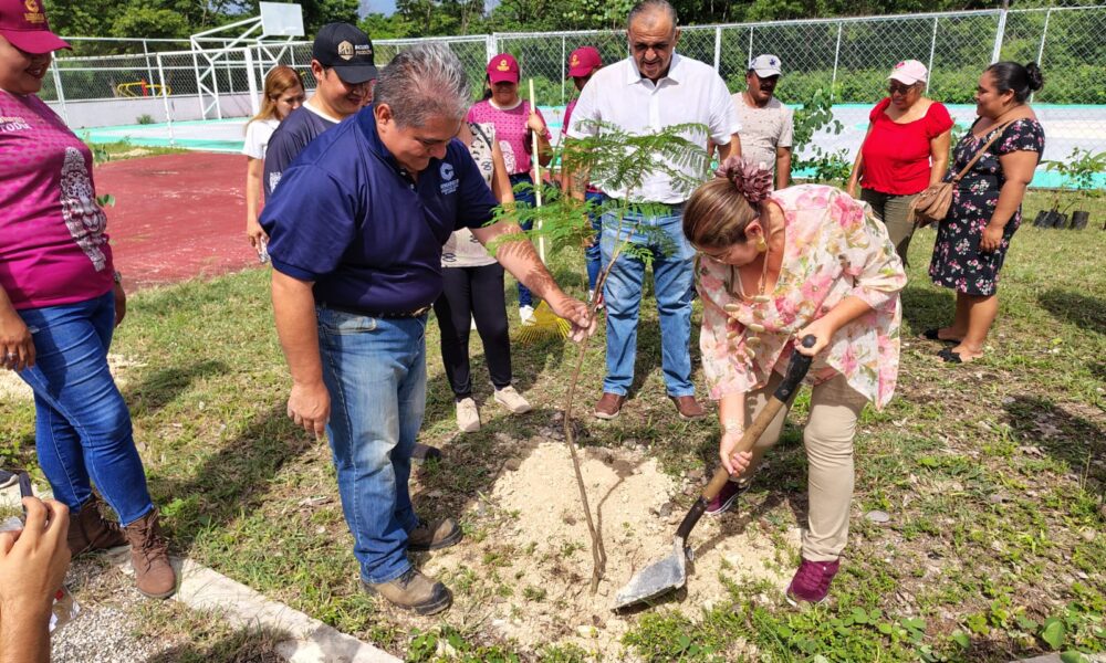 BIENESTAR REALIZA JORNADA DE REFORESTACIÓN Y DONACIÓN DE ALIMENTOS EN ESCÁRCEGA