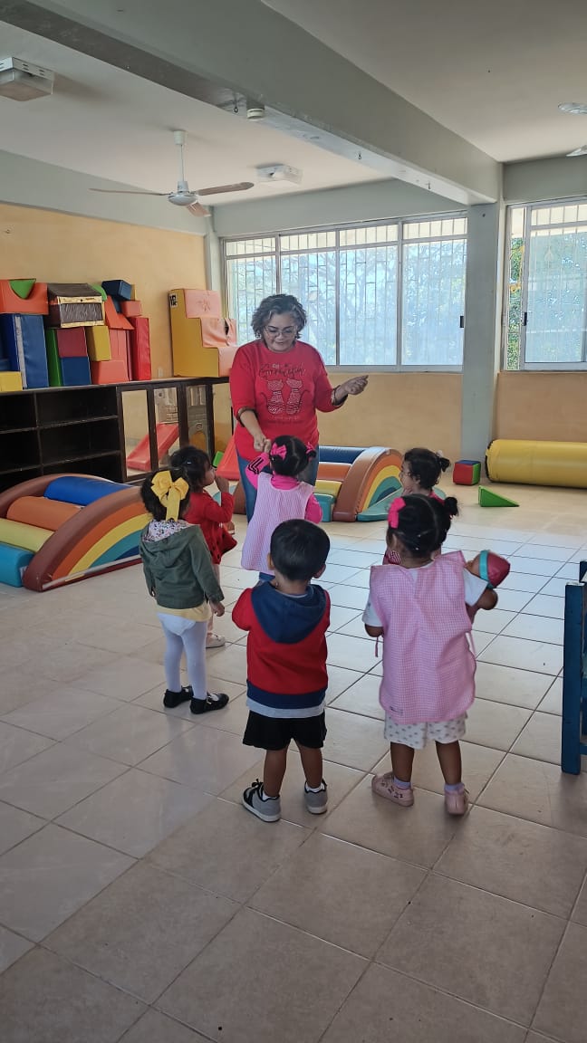 REGRESAN ESTUDIANTES A LAS ESCUELAS DEL ESTADO