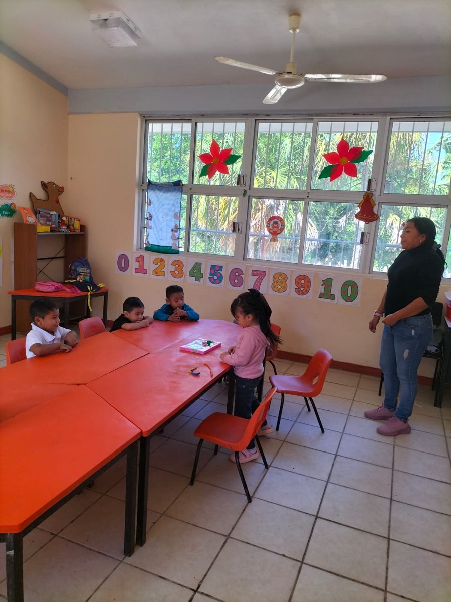 REGRESAN ESTUDIANTES A LAS ESCUELAS DEL ESTADO