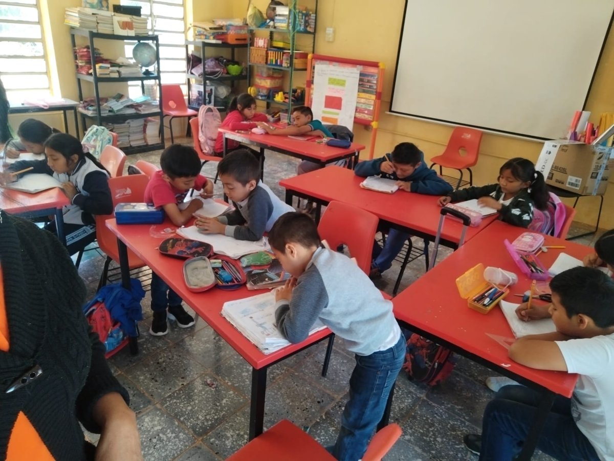 REGRESAN ESTUDIANTES A LAS ESCUELAS DEL ESTADO