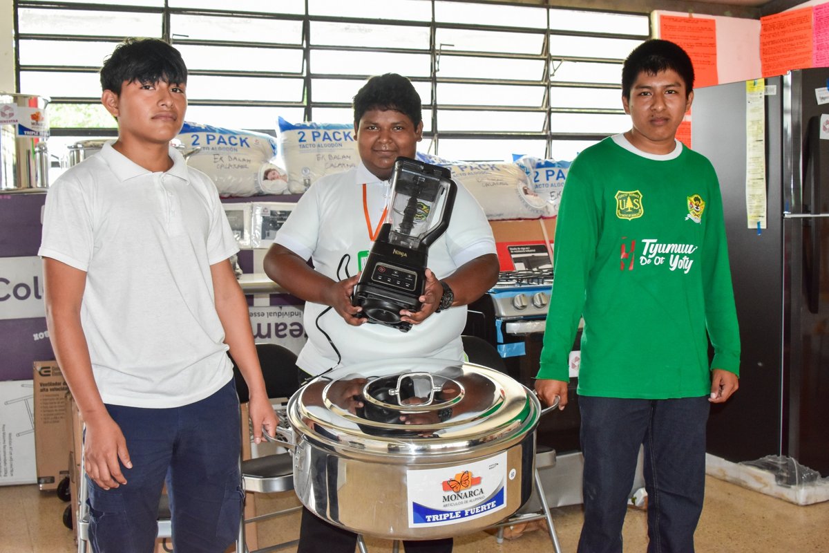 RESIDENCIAS ESTUDIANTILES DE CALAKMUL RECIBEN EQUIPAMIENTO