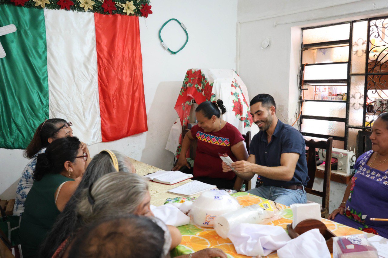 PRESENTAN PROGRAMAS SOCIALES A ARTESANAS DE DZITBALCHÉ