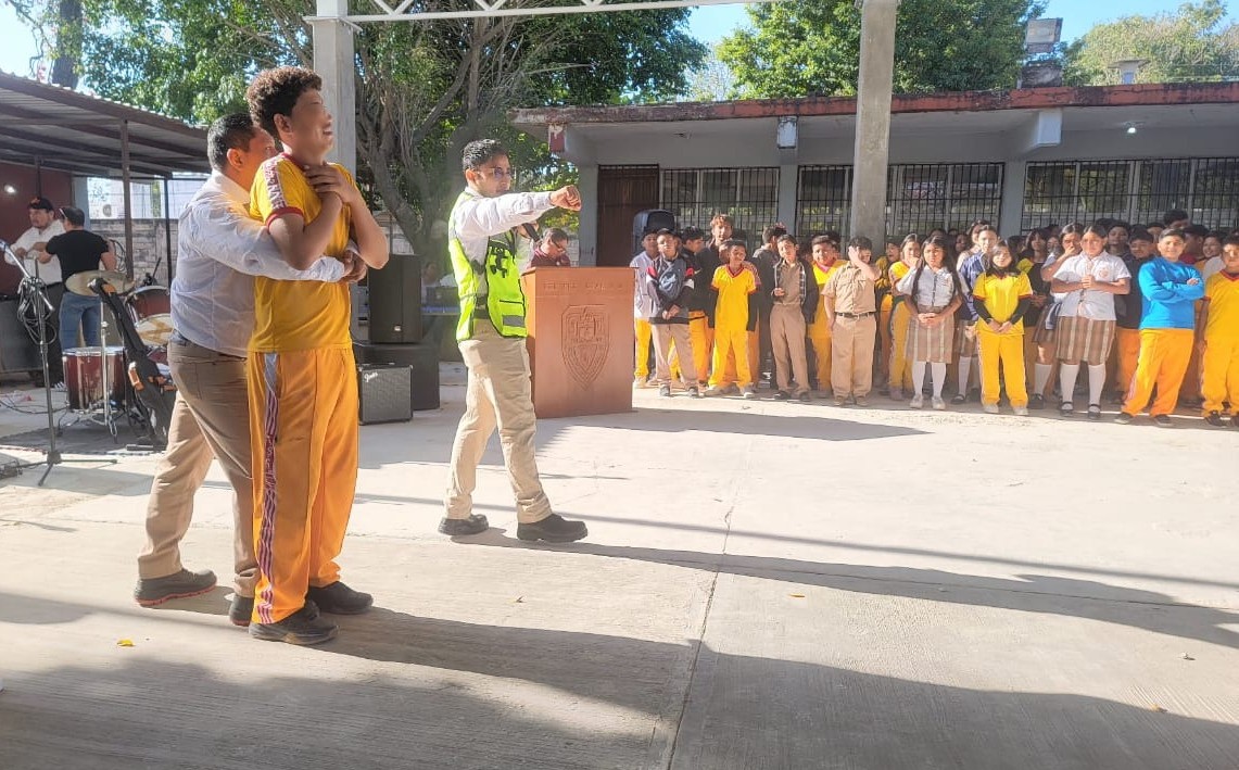 CAPACITAN A ESTUDIANTES DE ESCÁRCEGA SOBRE RIESGOS SANITARIOS