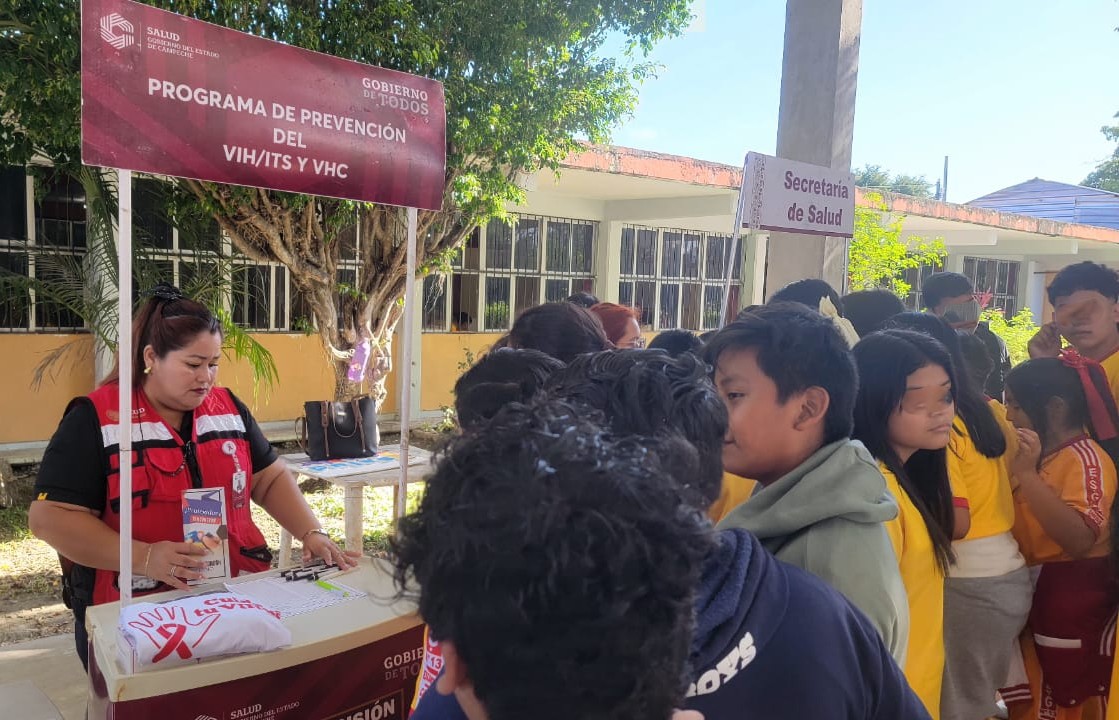 CAPACITAN A ESTUDIANTES DE ESCÁRCEGA SOBRE RIESGOS SANITARIOS