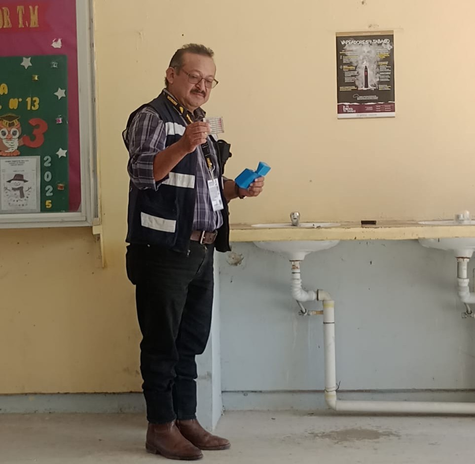 CAPACITAN A ESTUDIANTES DE ESCÁRCEGA SOBRE RIESGOS SANITARIOS