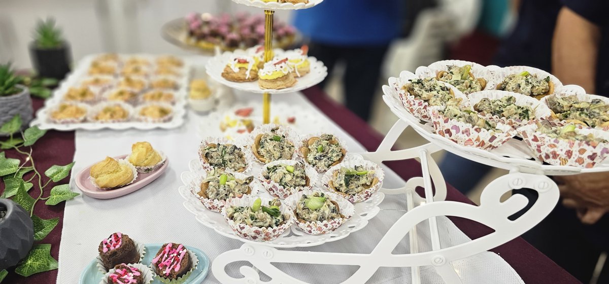 "ALUMNOS DE ICAT CARMEN EXPONEN Y RECIBEN CONSTANCIAS EN REPOSTERÍA"