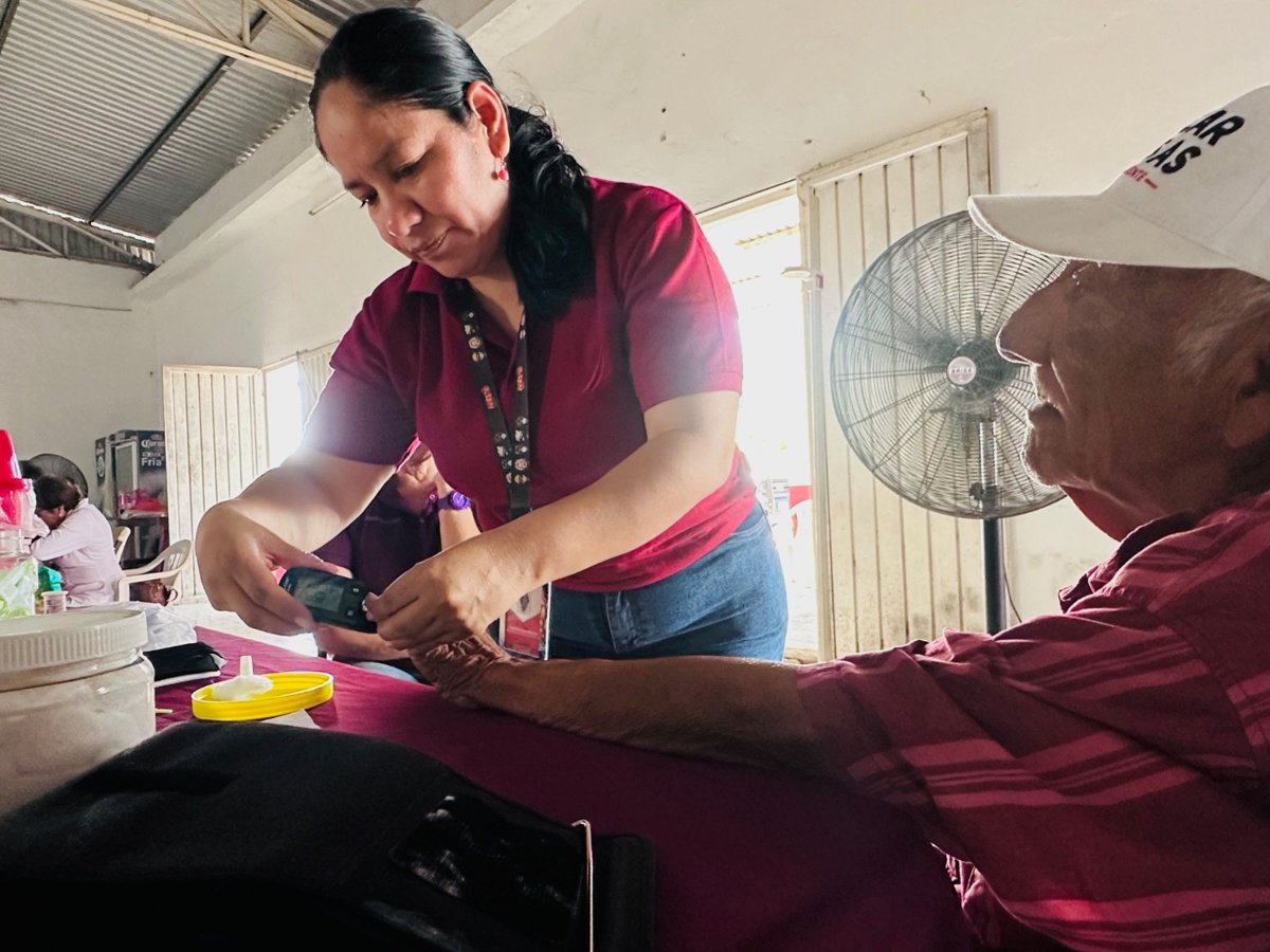 ATIENDEN A POBLACIÓN DE SAN ANTONIO CÁRDENAS CON SALUD EN TU BARRIO
