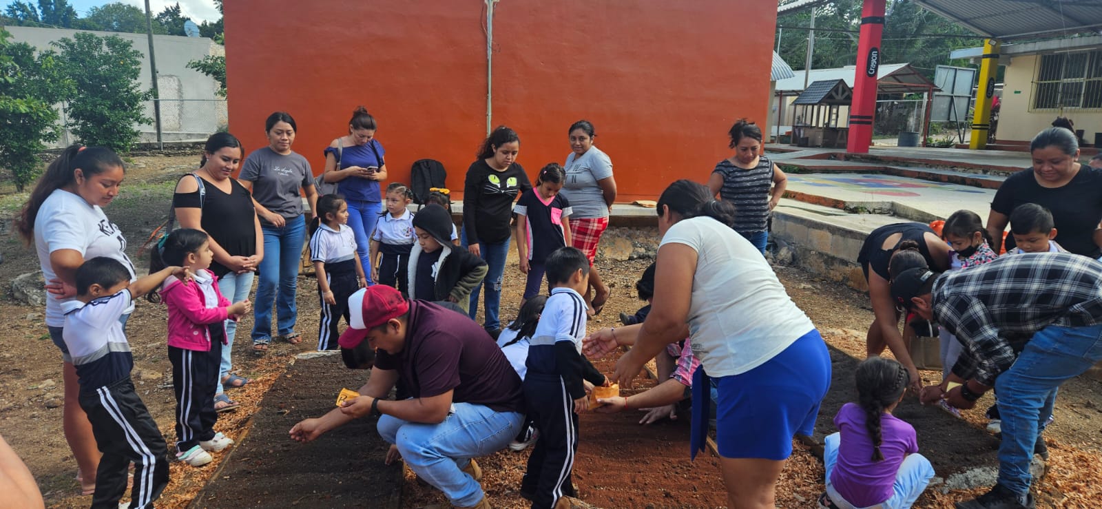 ESTABLECIMIENTO DE HUERTO ESCOLAR EN DZIBALCHÉN