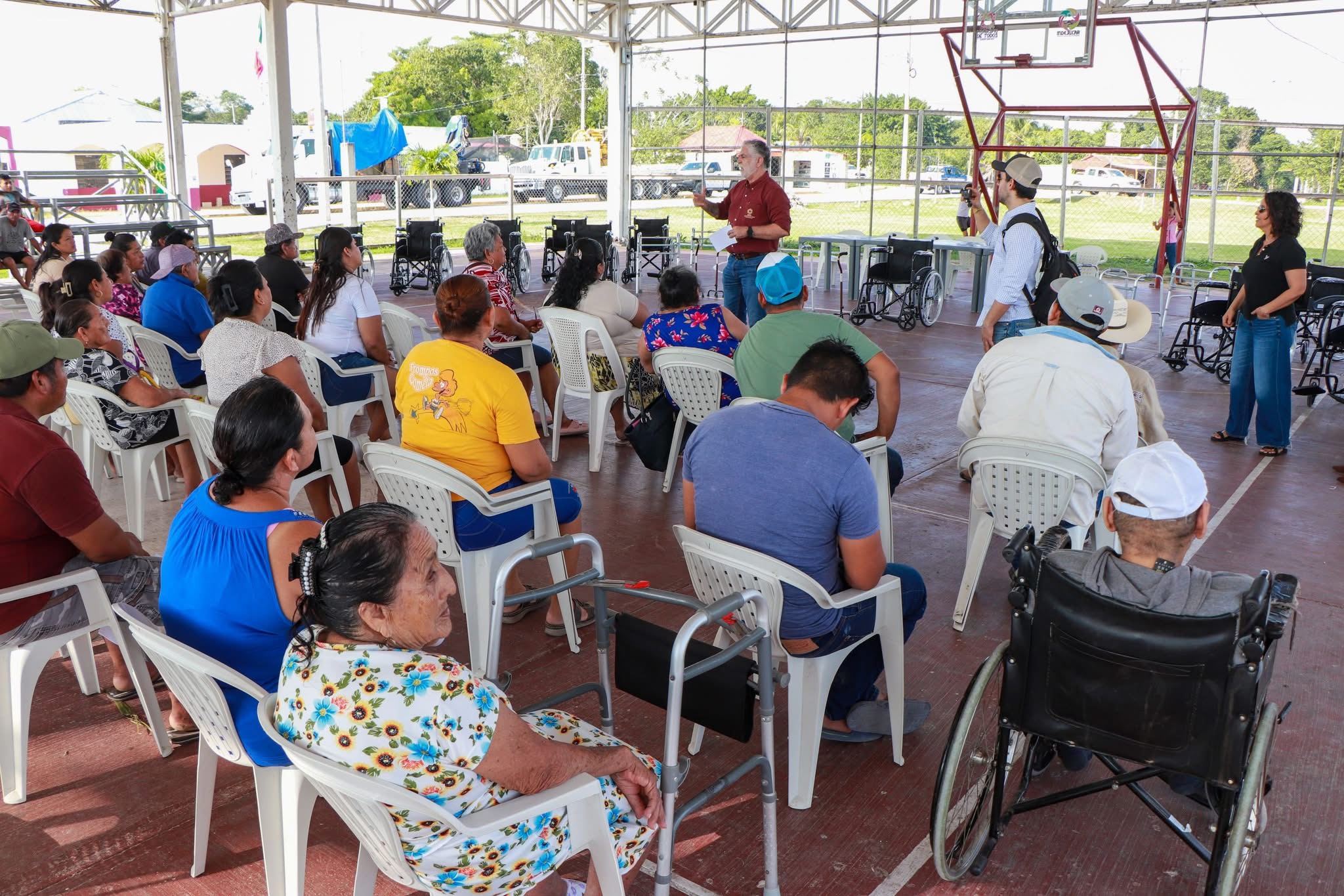 ENTREGA LA SDA APARATOS FUNCIONALES EN CHEKUBUL; UN COMPROMISO DEL GOBIERNO DE CAMPECHE: OCHOA