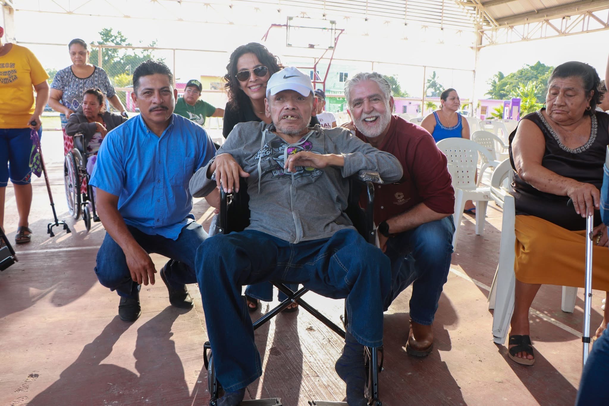 ENTREGA LA SDA APARATOS FUNCIONALES EN CHEKUBUL; UN COMPROMISO DEL GOBIERNO DE CAMPECHE: OCHOA
