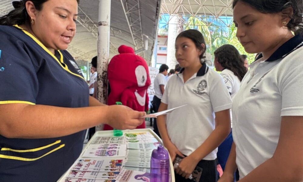 LLEVAN SERVICIOS GRATUITOS A LA UNACAR CON SALUD EN TU BARRIO