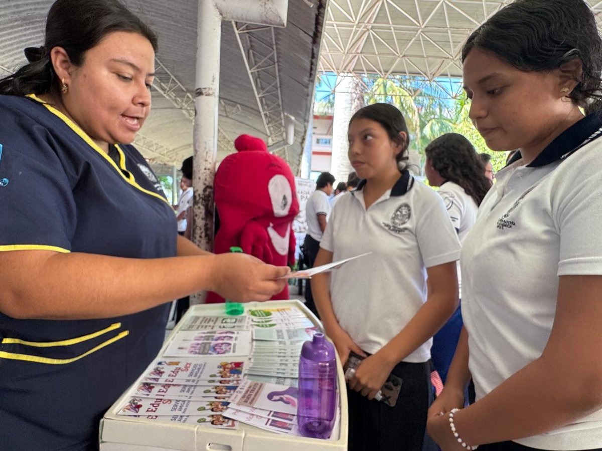 LLEVAN SERVICIOS GRATUITOS A LA UNACAR CON SALUD EN TU BARRIO