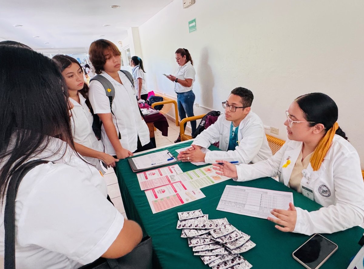 LLEVAN SALUD EN TU BARRIO A LA UNACAR Y REFUERZAN PREVENCIÓN DEL SUICIDIO