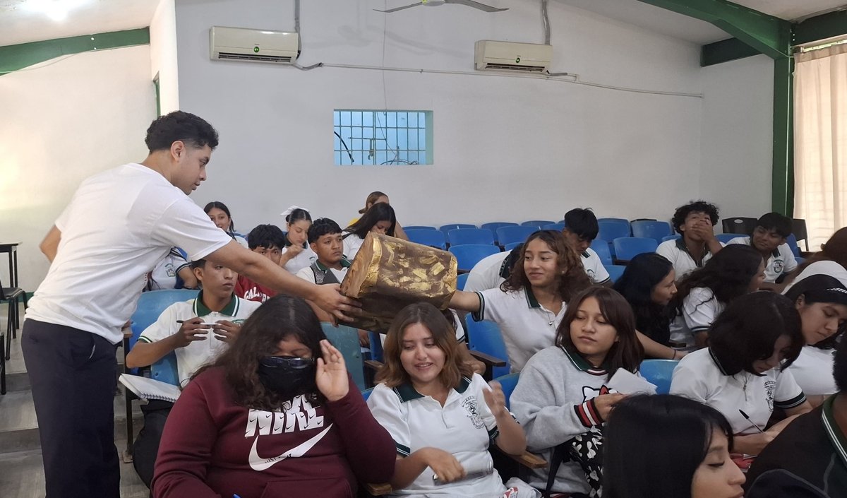TALLERES DE PREVENCIÓN DE ADICCIONES Y MÉTODOS ANTICONCEPTIVOS PARA JÓVENES EN ESCÁRCEGA