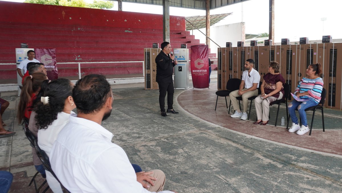 ENTREGA DE APOYOS DEL PROGRAMA HOGARES EN BIENESTAR EN SEYBAPLAYA