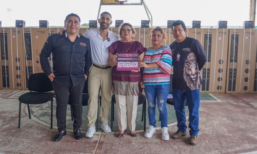 ENTREGA DE APOYOS DEL PROGRAMA HOGARES EN BIENESTAR EN SEYBAPLAYA