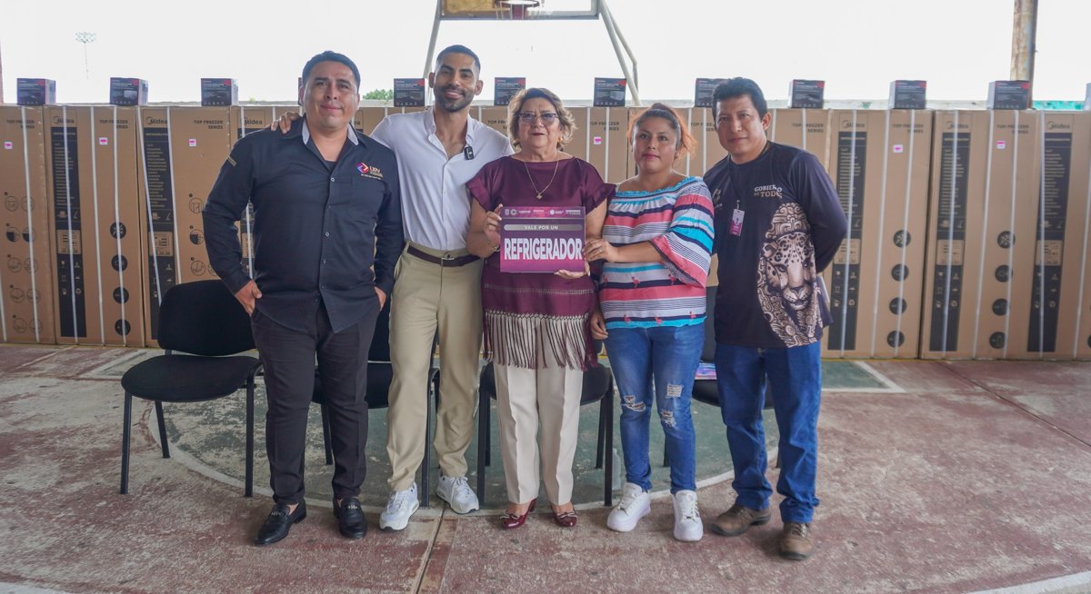 ENTREGA DE APOYOS DEL PROGRAMA HOGARES EN BIENESTAR EN SEYBAPLAYA