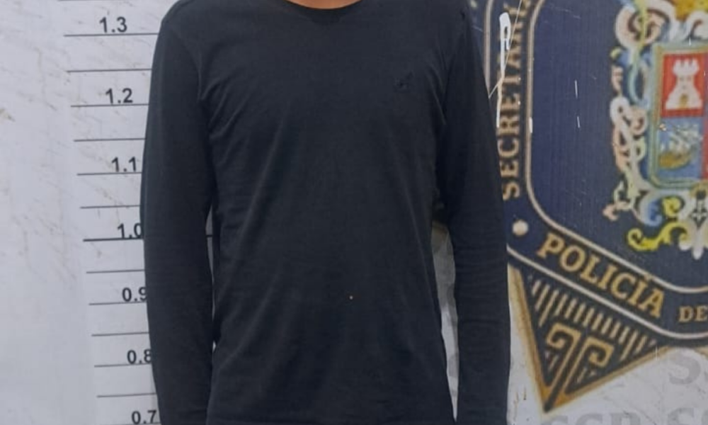 POLICÍA MUNICIPAL DE CALKINÍ ASEGURA A DOS SUJETOS POR PRESUNTAMENTE ESCANDALIZAR EN LA VÍA PÚBLICA