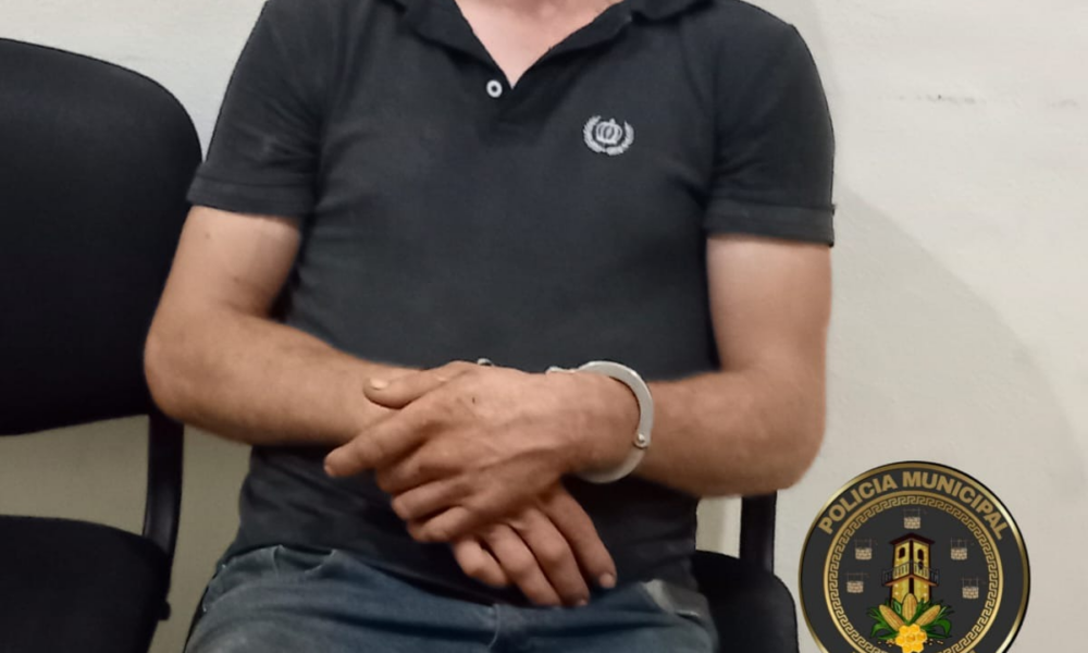 POLICÍA MUNICIPAL DE HOPELCHÉN ASEGURA A SUJETO EN POSESIÓN DE PRESUNTA DROGA Y ARMA DE FUEGO