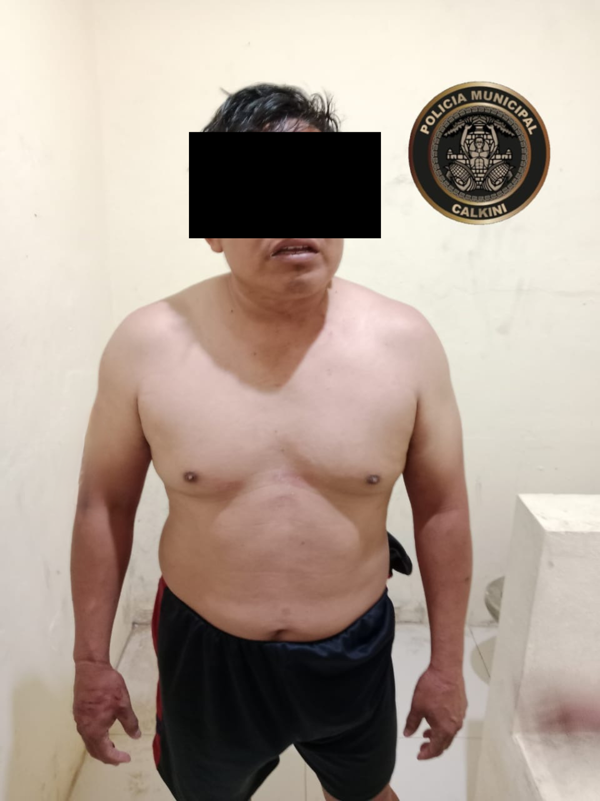 POLICÍA MUNICIPAL DE CALKINÍ ASEGURA A SUJETO POR PRESUNTA VIOLENCIA FAMILIAR