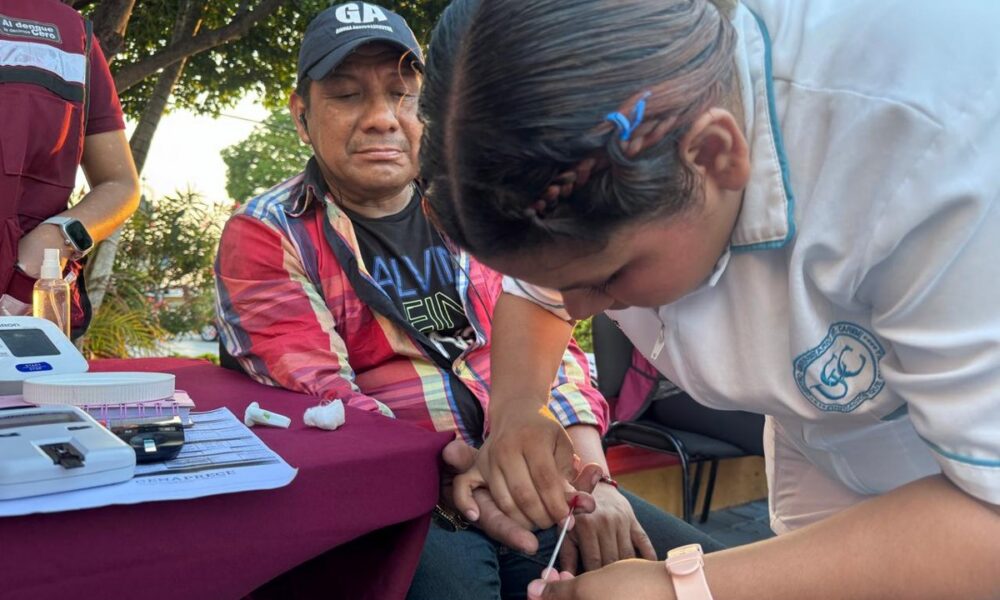 DAN SEGUIMIENTO Y REFUERZAN LA COBERTURA DE SALUD EN TU BARRIO EN CARMEN