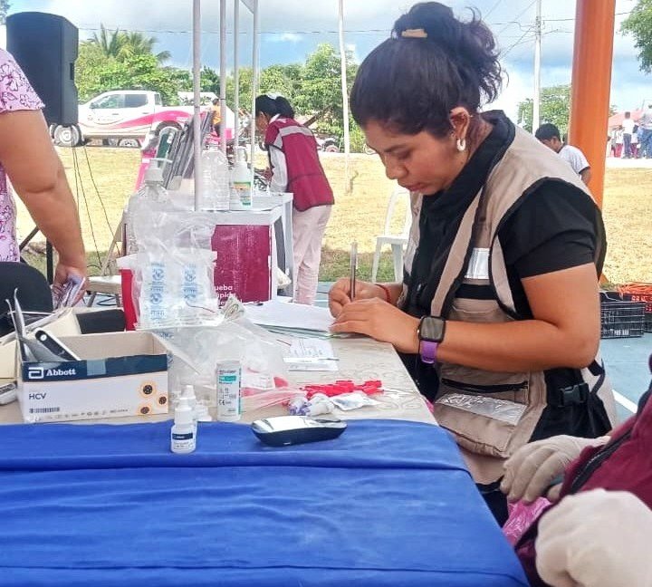 BENEFICIAN A POBLACIÓN DE RÍO CARIBE, CANDELARIA CON SALUD EN TU BARRIO