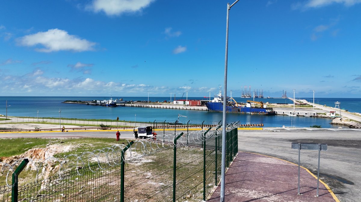 APICAM INSTALA CERCA MARINA PARA PROTEGER INFRAESTRUCTURA DEL PUERTO DE SEYBAPLAYA