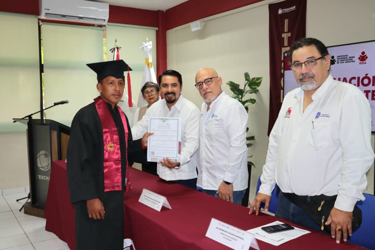ENTREGA DE CONSTANCIAS DE ALFABETIZACIÓN Y CERTIFICADOS DE ECUCACIÓN BÁSICA EN EL TECNM DE CHAMPOTÓN