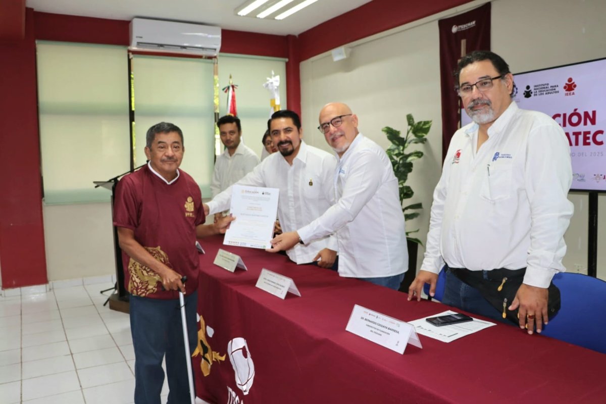 ENTREGA DE CONSTANCIAS DE ALFABETIZACIÓN Y CERTIFICADOS DE ECUCACIÓN BÁSICA EN EL TECNM DE CHAMPOTÓN