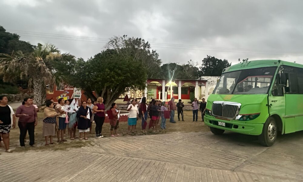 EN MARCHA TRANSPORTE ESCOLAR EN BENEFICIO DE ESTUDIANTES DE SAHCABCHÉN, HOPELCHÉN