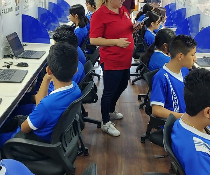 ALUMNOS DE LA ESG #8 PARTICIPAN EN ACTIVIDADES DEL AUTOBÚS TRAXIÓN