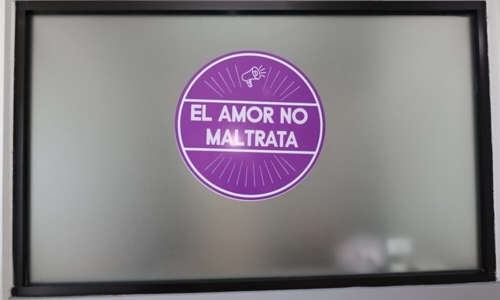 Imec Entrega Placa De Distintivo Morado Al Sector Empresarial E Institución Pública
