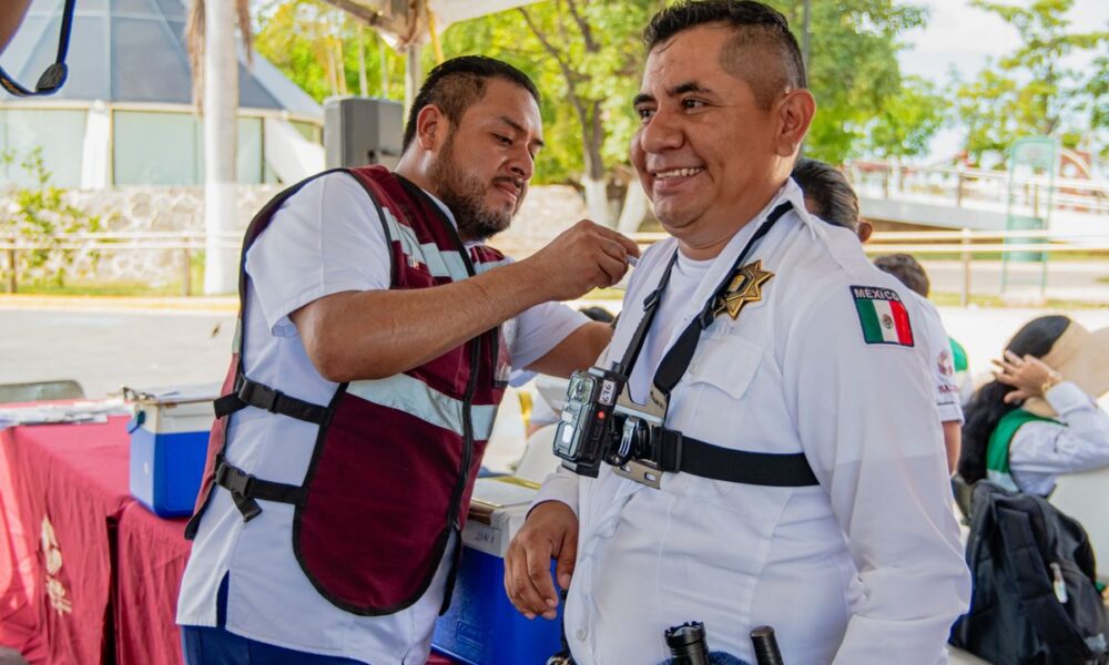 DAN BANDERAZO DE INICIO AL VACUNATÓN