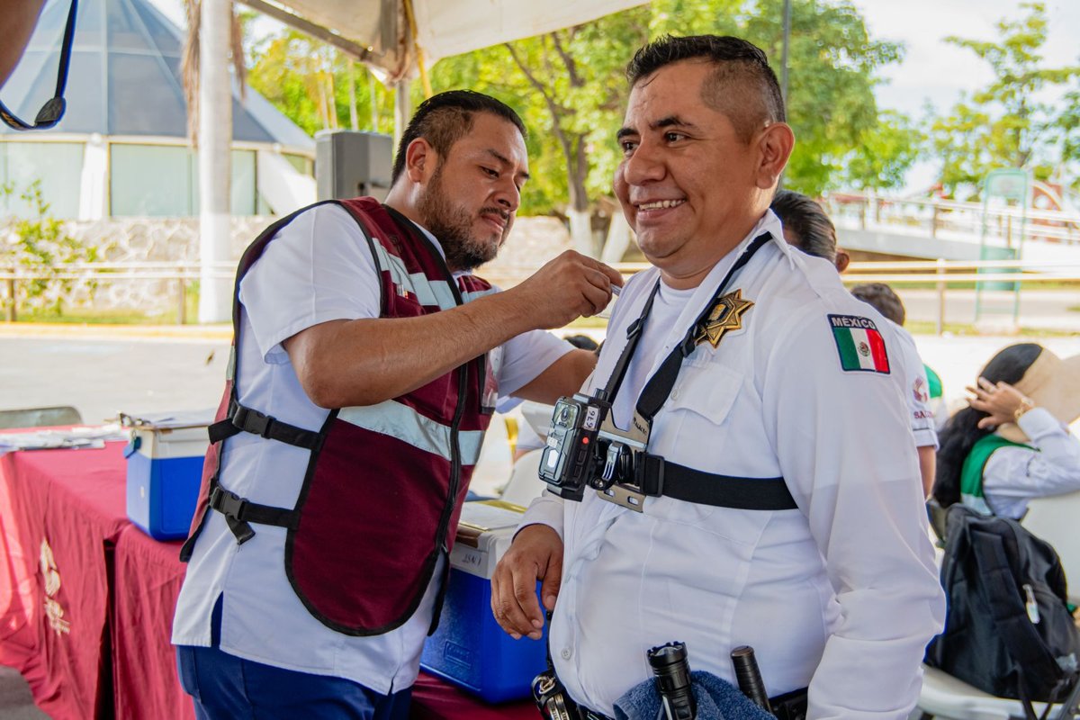 DAN BANDERAZO DE INICIO AL VACUNATÓN