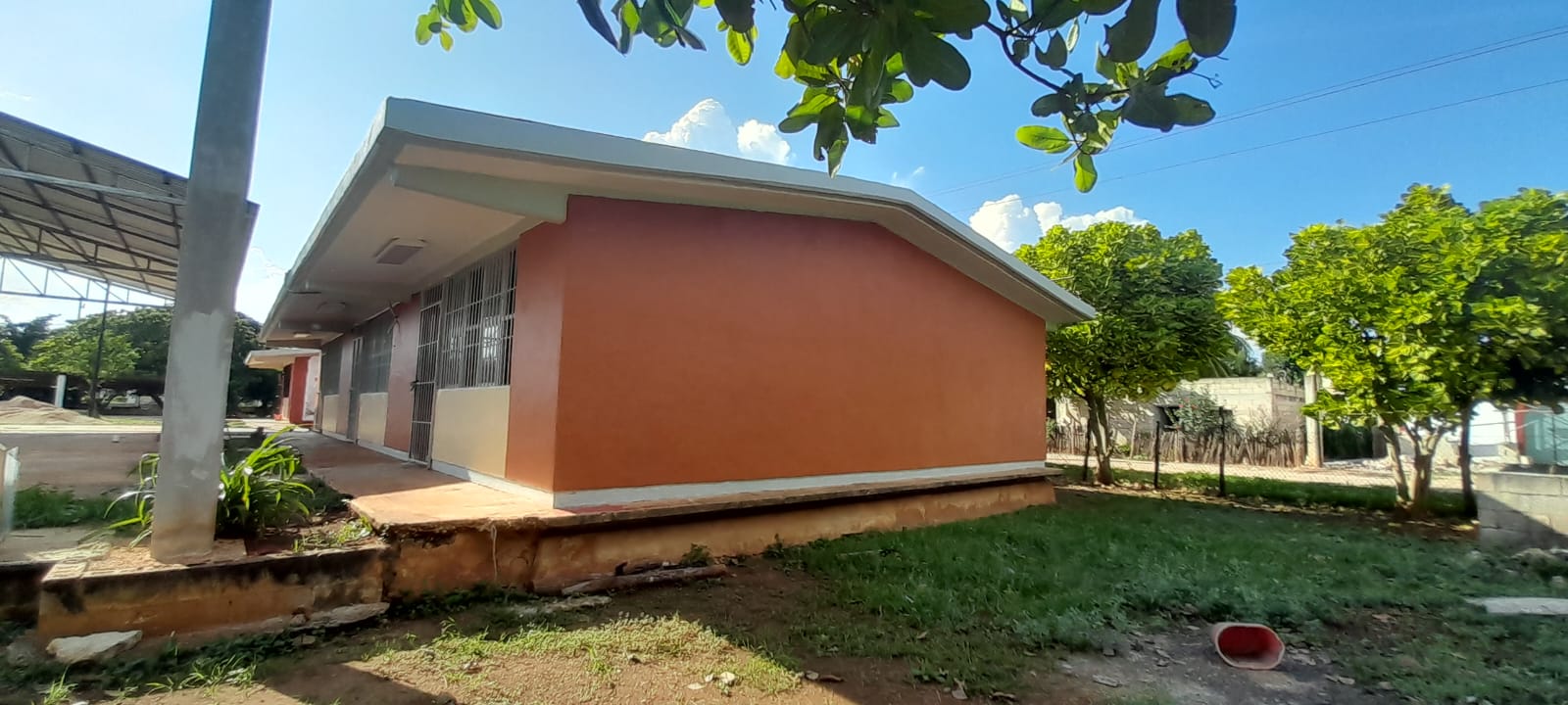 REHABILITA INIFEEC LA TELESECUNARIA N°84 EN LOS LAURELES, CAMPECHE