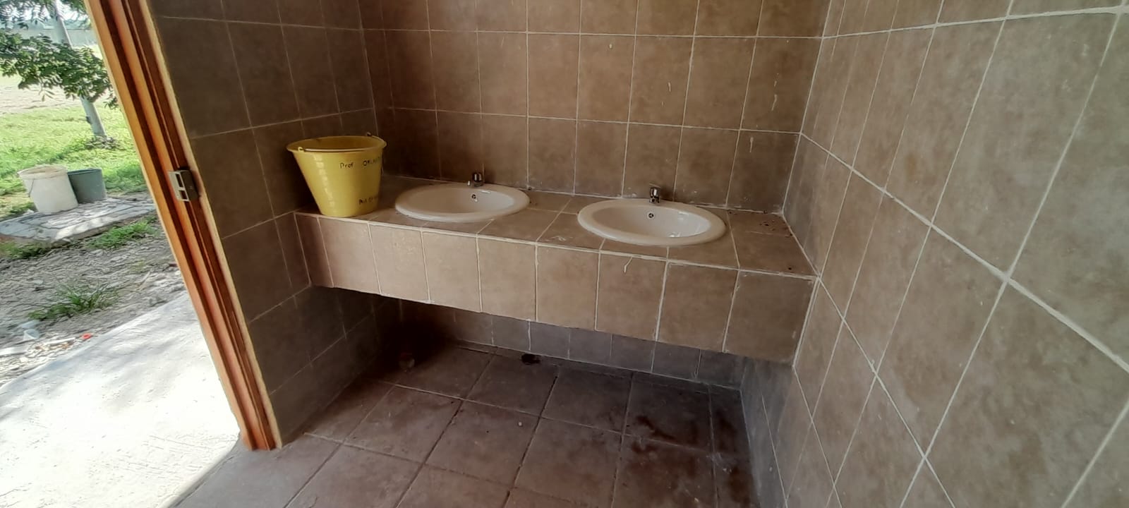 REHABILITA INIFEEC LA TELESECUNARIA N°84 EN LOS LAURELES, CAMPECHE