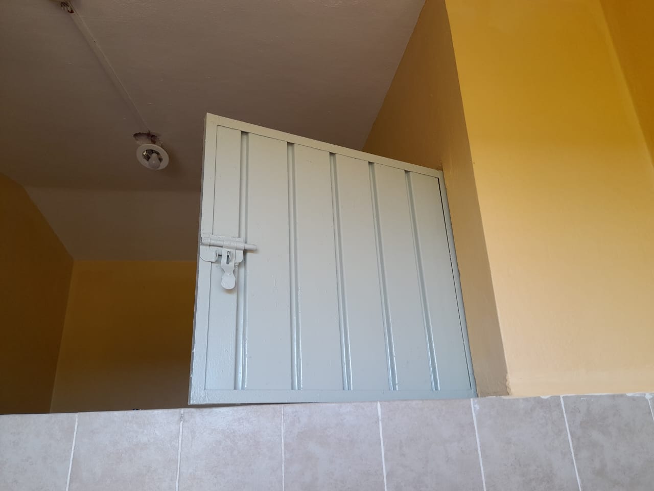 REHABILITA INIFEEC LA TELESECUNARIA N°84 EN LOS LAURELES, CAMPECHE